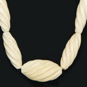 <b>COLLECTION CAPSULE « MINERALE »</b><br/>Pierres naturelles- pièces uniques